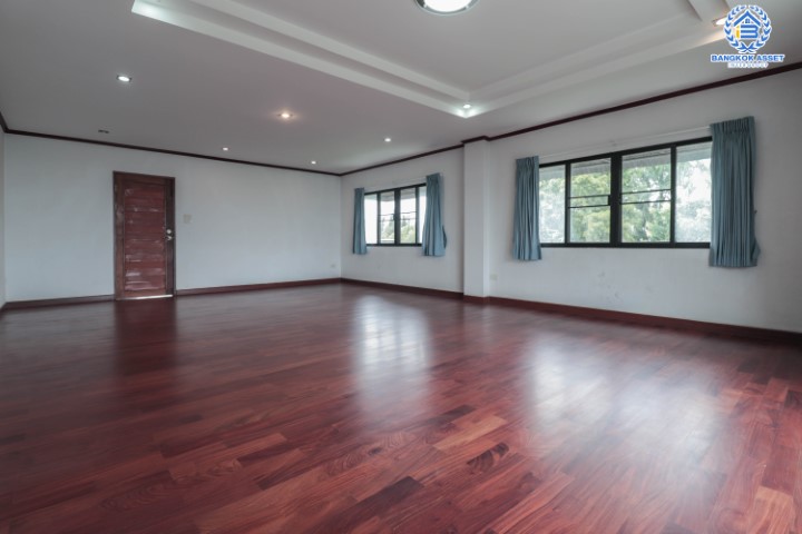 *****อาคารพาณิชย์มือสอง 5 ชั้น ซอยสวนผัก2 หลังมุม พร้อมฟังก์ชัน 4 ห้องนอน 3 ห้องน้ำ ตกแต่งพื้น ฝ้า ชุดบันได ด้วยไม้มะค่า และประดู่ ทุกชั้น จะอยู่อาศัยหรือปรับเปลี่ยนเป็น Home Office ได้ทุกรูปแบบ พร้อมพื้นที่ใช้สอยมากถึง 480 ตร.ม. แถมฟรี !! เครื่องปรับอากาศ 3 เครื่อง บนทำเลเชื่อมต่อถนนตลิ่งชัน, ถนนบรมราชชนนี และถนนราชพฤกษ์ ใกล้จุดขึ้นทางด่วน "บรมราชชนนี"